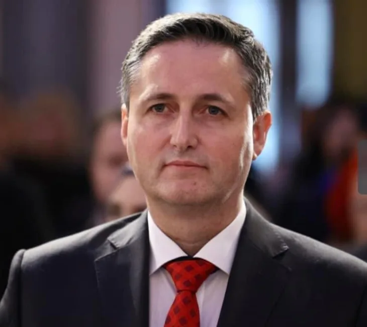Denis Bećirović fb