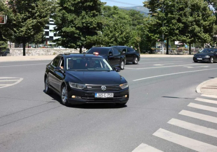 Delegacija ohr automobili pratnja vozila 872x610