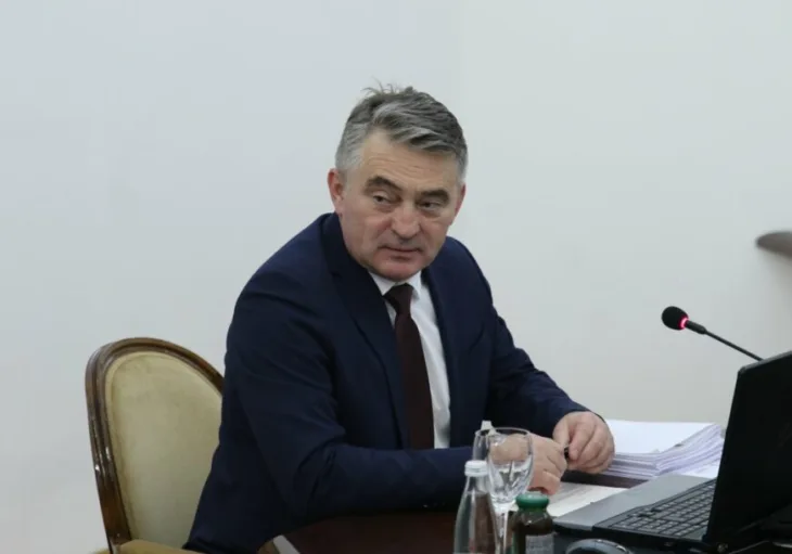 Komsic 1 872x610