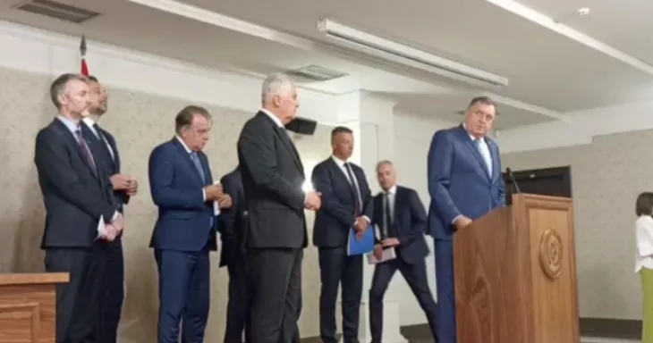 Trojka i dodik