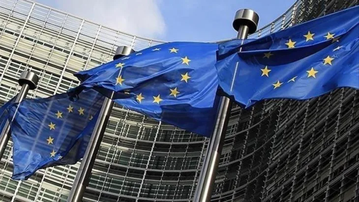 Eu AA
