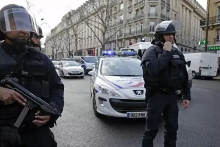 Policija pariz pljcka zlatare