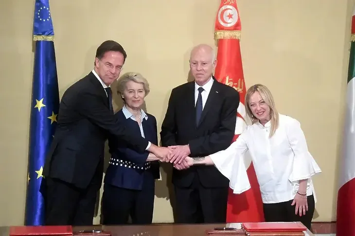 Ursula von der Leyen                 twitter