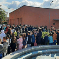 Sanski most Polaganje cvijeća  pred spomenik ubijenim  građanima Sanskog Mosta