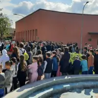 Sanski most Polaganje cvijeća  pred spomenik ubijenim  građanima Sanskog Mosta