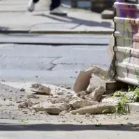 Obrušila se fasada bivše 'Estrade' u centru Sarajeva foto vatrogasci