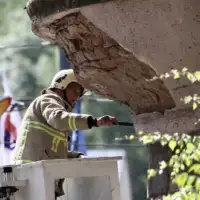 Obrušila se fasada bivše 'Estrade' u centru Sarajeva foto vatrogasci