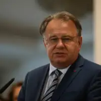 nermin niksic/ Premijer Nikšić: Praksa imenovanja na nespojive funkcije i kršenje zakona