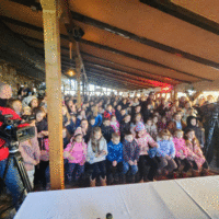 Dino Merlin oduševio djecu Gradačca