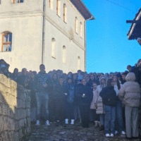 Dino Merlin oduševio djecu Gradačca