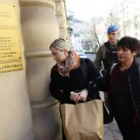 Dzenita Viteskic predate tuzilastvu 3 fena