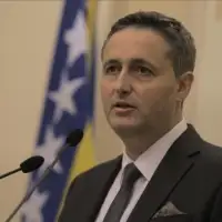 Denis b