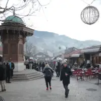 Turisti Bascarsia ulice Sarajevo 01 2026 2 AA