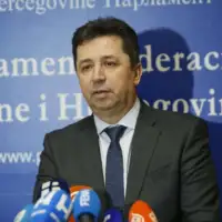 L 2c488d5c738d97a3f6d294c8bad8ede8