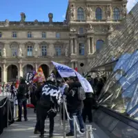Louvre demosntracije blokada