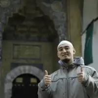 AA 20230330 30717168 30717166 MLADI JAPANAC NOAH PRIMIO ISLAM OD OSAKE DO TERAVIJE U BEGOVOJ DZAMIJI U SARAJEVU