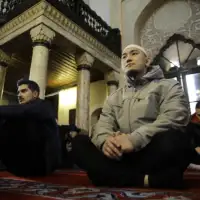 AA 20230330 30717168 30717164 MLADI JAPANAC NOAH PRIMIO ISLAM OD OSAKE DO TERAVIJE U BEGOVOJ DZAMIJI U SARAJEVU
