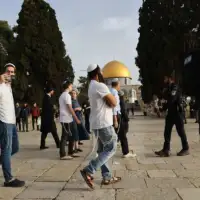 AA 20230409 30803533 30803521 KRAJNJE DESNICARSKI JEVREJSKI DOSELJENICI UPALI SU U DZAMIJU ALAKSA