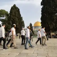 AA 20230409 30803457 30803453 KRAJNJE DESNICARSKI JEVREJSKI DOSELJENICI UPALI SU U DZAMIJU ALAKSA