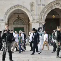 AA 20230409 30803457 30803447 KRAJNJE DESNICARSKI JEVREJSKI DOSELJENICI UPALI SU U DZAMIJU ALAKSA
