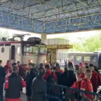 Navijaci veleza i zrinjskog organizovano krenuli prema zenici velez 6464aef6dff35