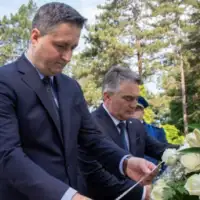 Komsic i becirovic u tuzli odali pocast ubijenim u masakru na kapiji capture 20230525 124116 646f3bf72299e