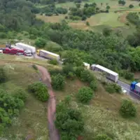 Kolone vozila ceka na kosovu