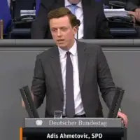 Adis Ahmetović