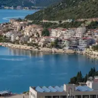 Neum grad more