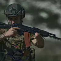 Ukrajinski vojnik koji je ostao bez sake AP