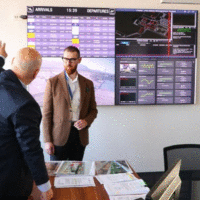 Ministar Mijatović tokom posjete aerodromu. Vlada KS