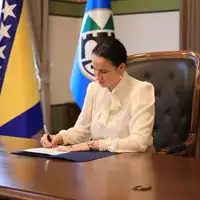 Benjamina Karić fb