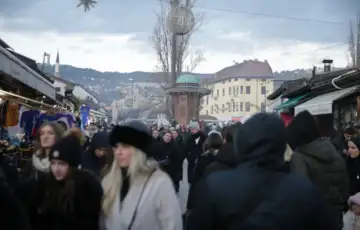 Turisti Bascarsia ulice Sarajevo 01 2026 6 AA