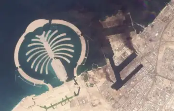 Dubai UAE napad iran 03 Satelitski snimak snimljen u nedjelju prikazuje dva velika pozara u luci Jebel Ali u Dubaiju