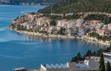 Neum grad more