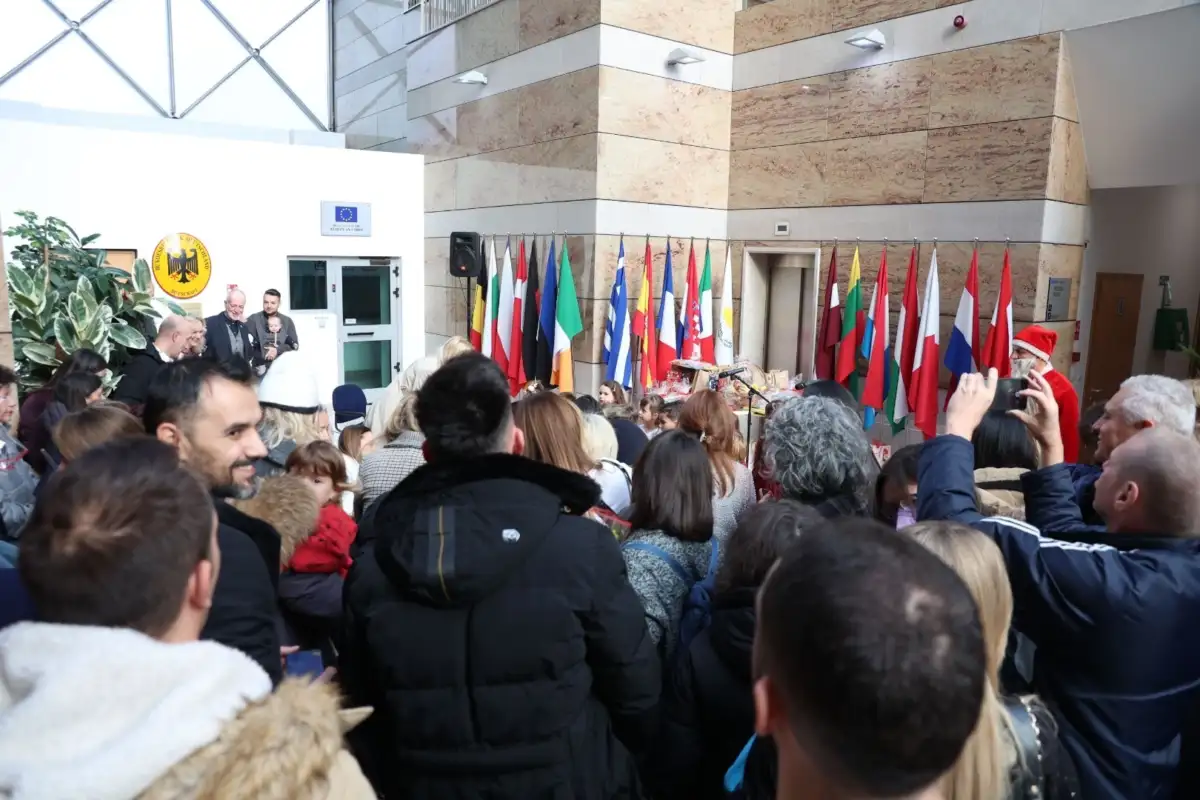 humanitarni Božićni bazar/ Fena