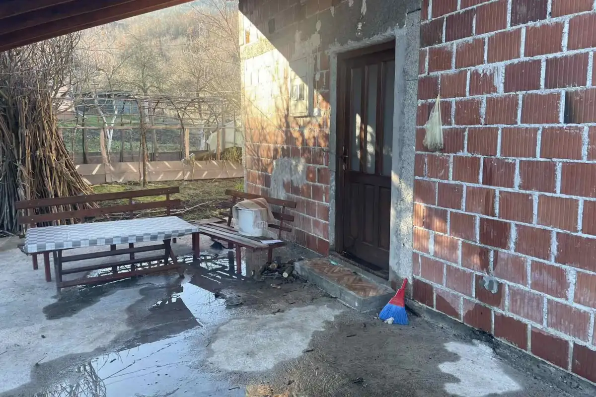 IMG 9affb7bf7af2f64757568b05e6976735 V