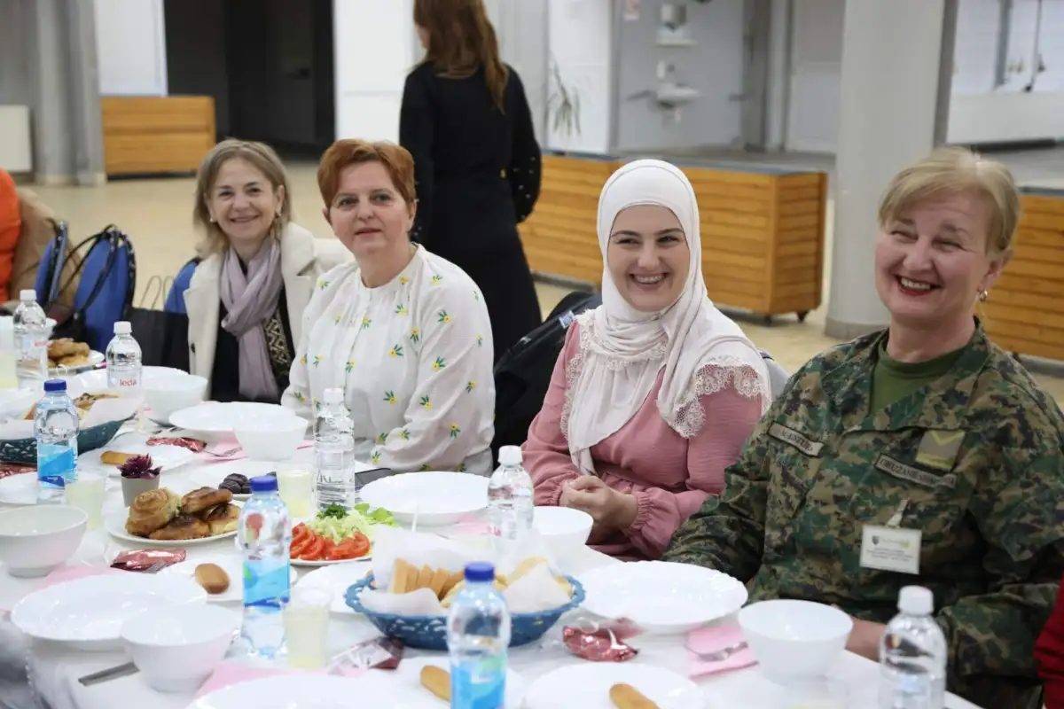 Ramazan Kasarna rajlovac odrzan iftar za zene  fena