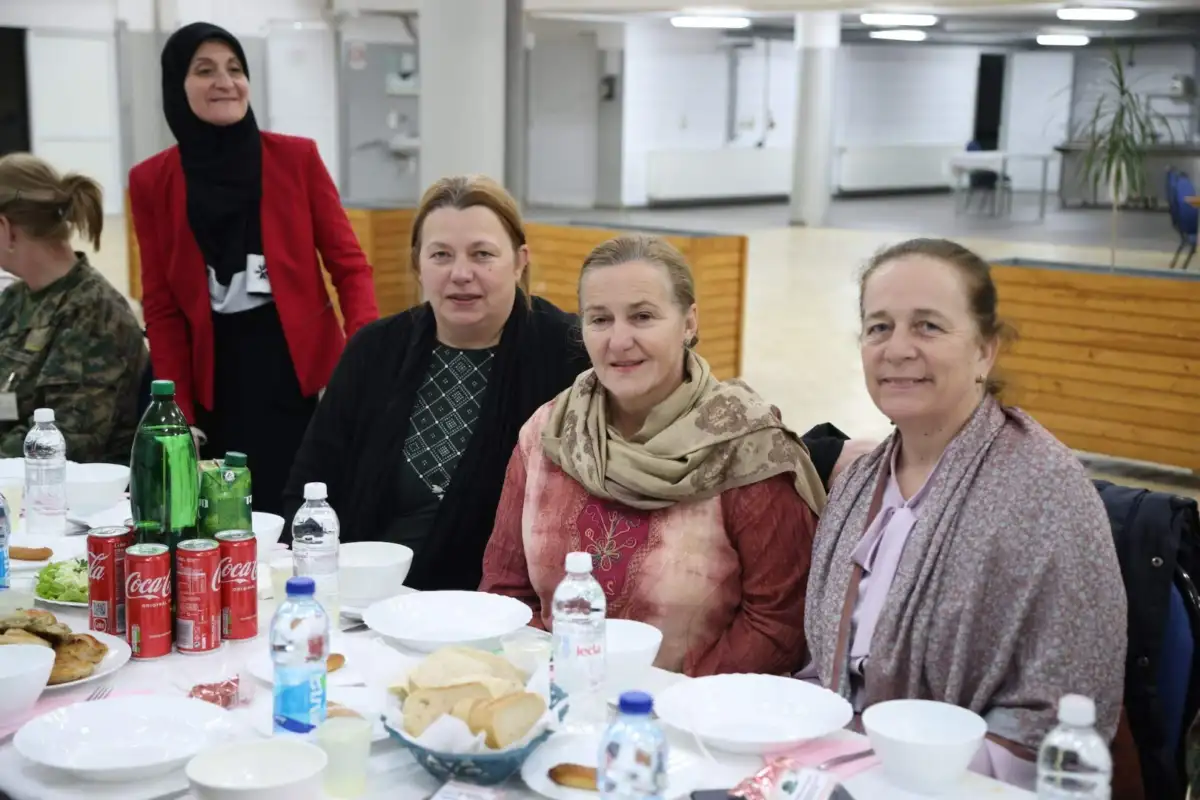 Ramazan Kasarna rajlovac odrzan iftar za zene  fena