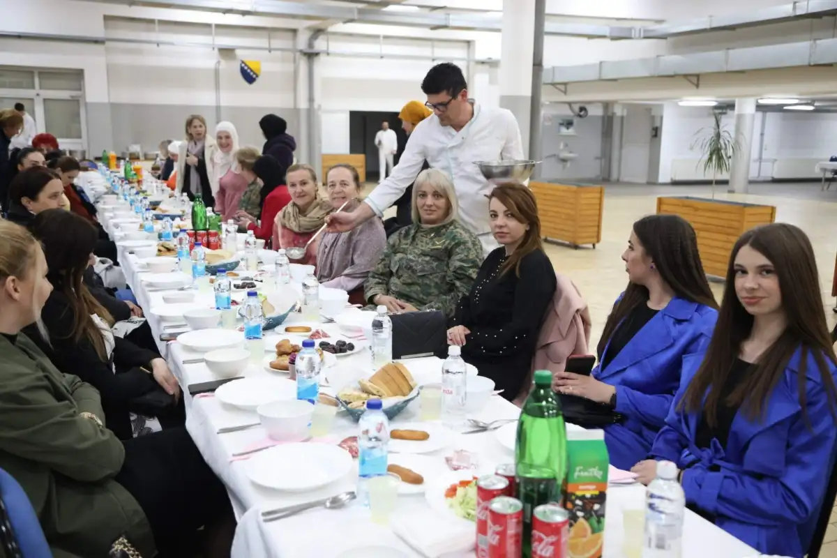 Ramazan Kasarna rajlovac odrzan iftar za zene  fena
