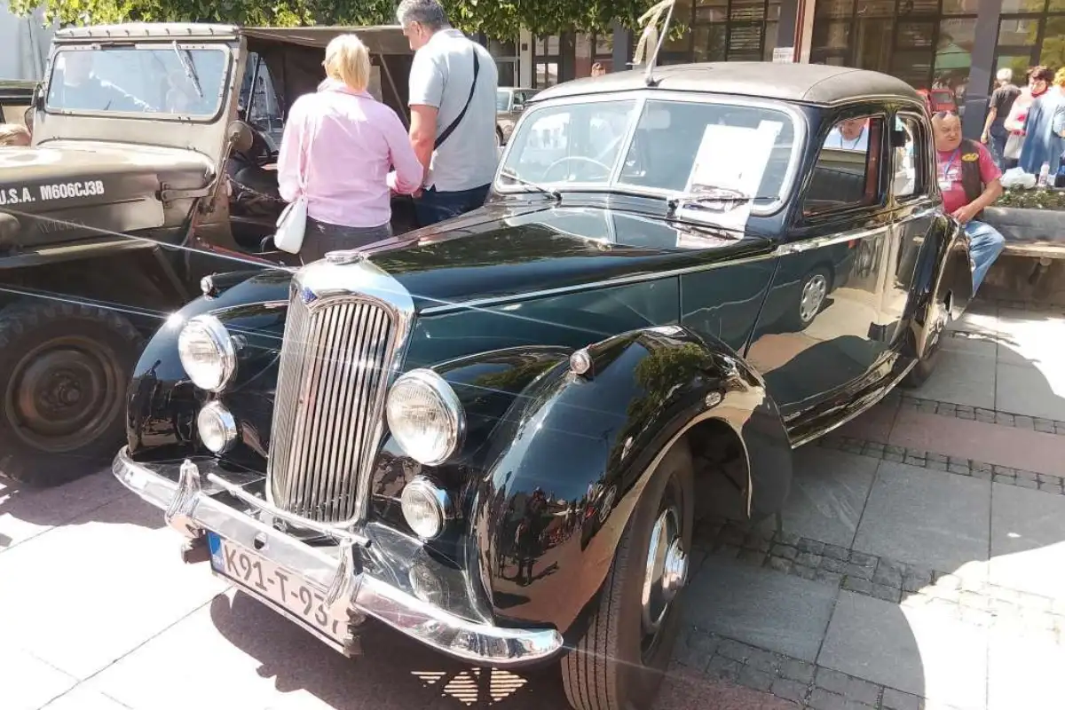 Old timer automobili4 fena brcko