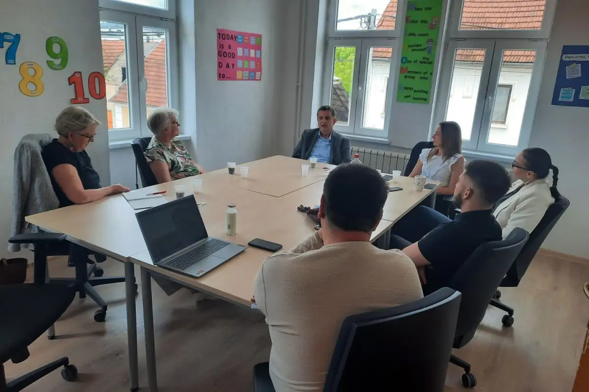 Načelnik Hasanbegović sa CIM-ovcima i gostima iz Ambasade