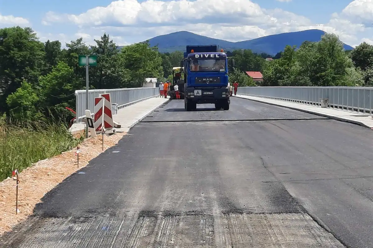 IMG b119ac5a1c5476efd41c95333ead2a08 V