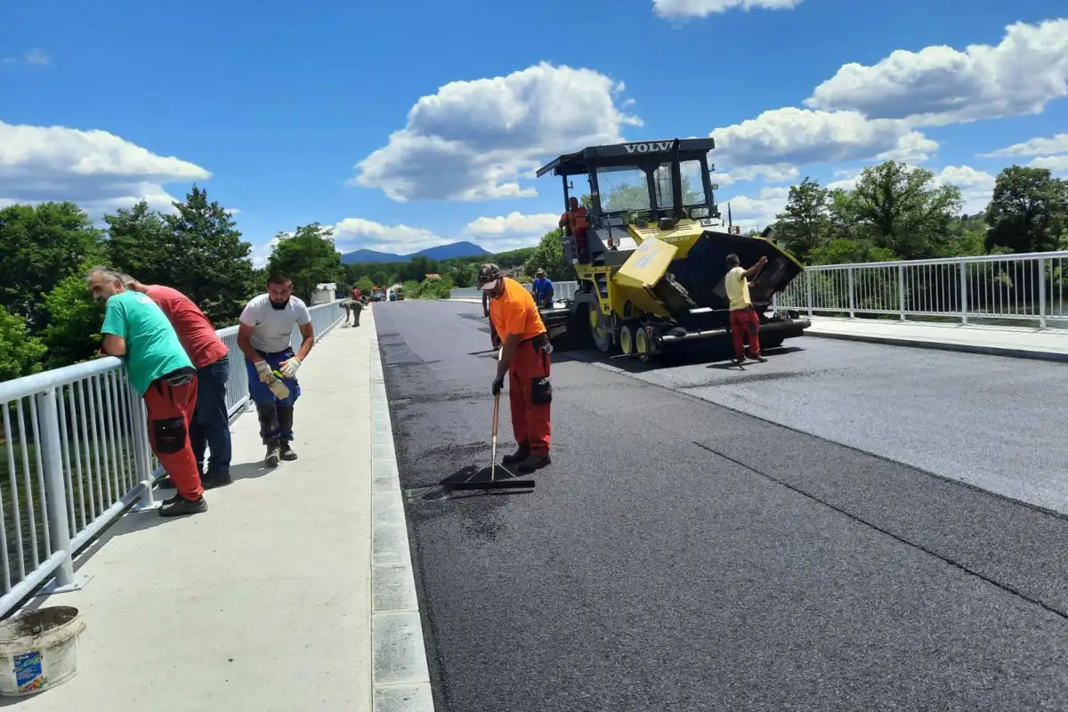 IMG b82bfc0743bc4106edaf370e68d2ae48 V