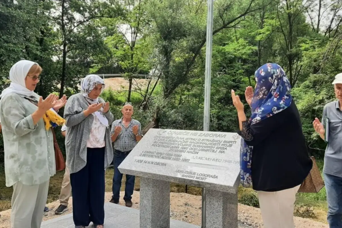 Sanski most Spomen ploča na Krivoj cesti k
