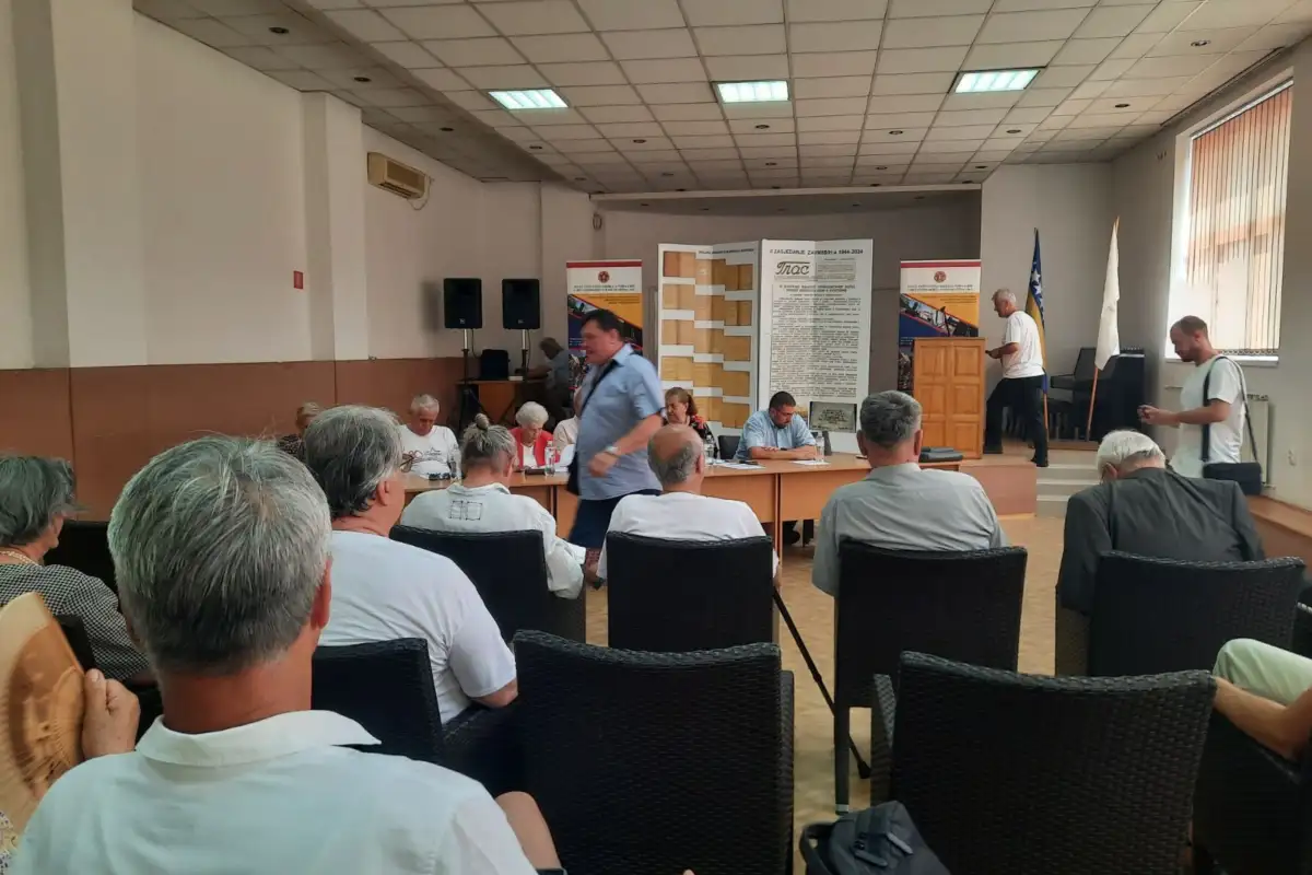 IMG 60e6add287977ce3a4fa79a4ae4d7f21 V