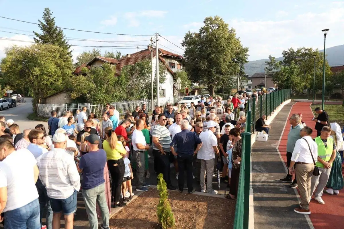 Ilidža otvoren veliki sportski rekreativni centar  5 xxl