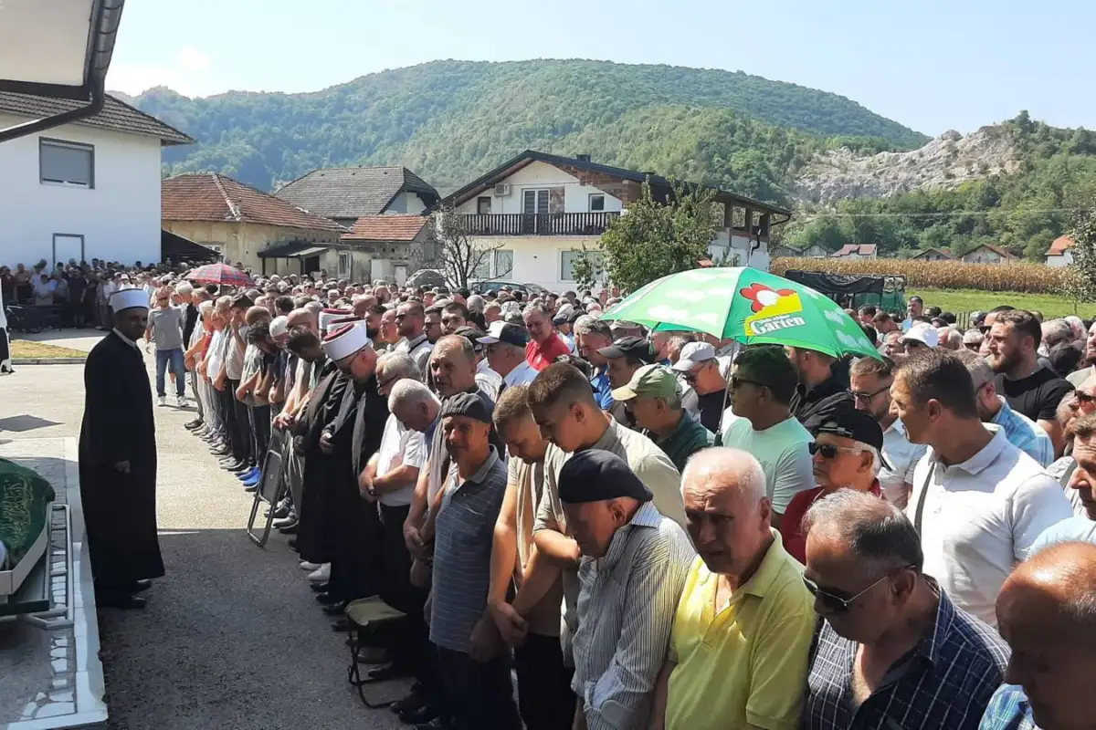 Sanski Most DŽENAZA UBIJENOM DIREKTORU Nijaz Halilović