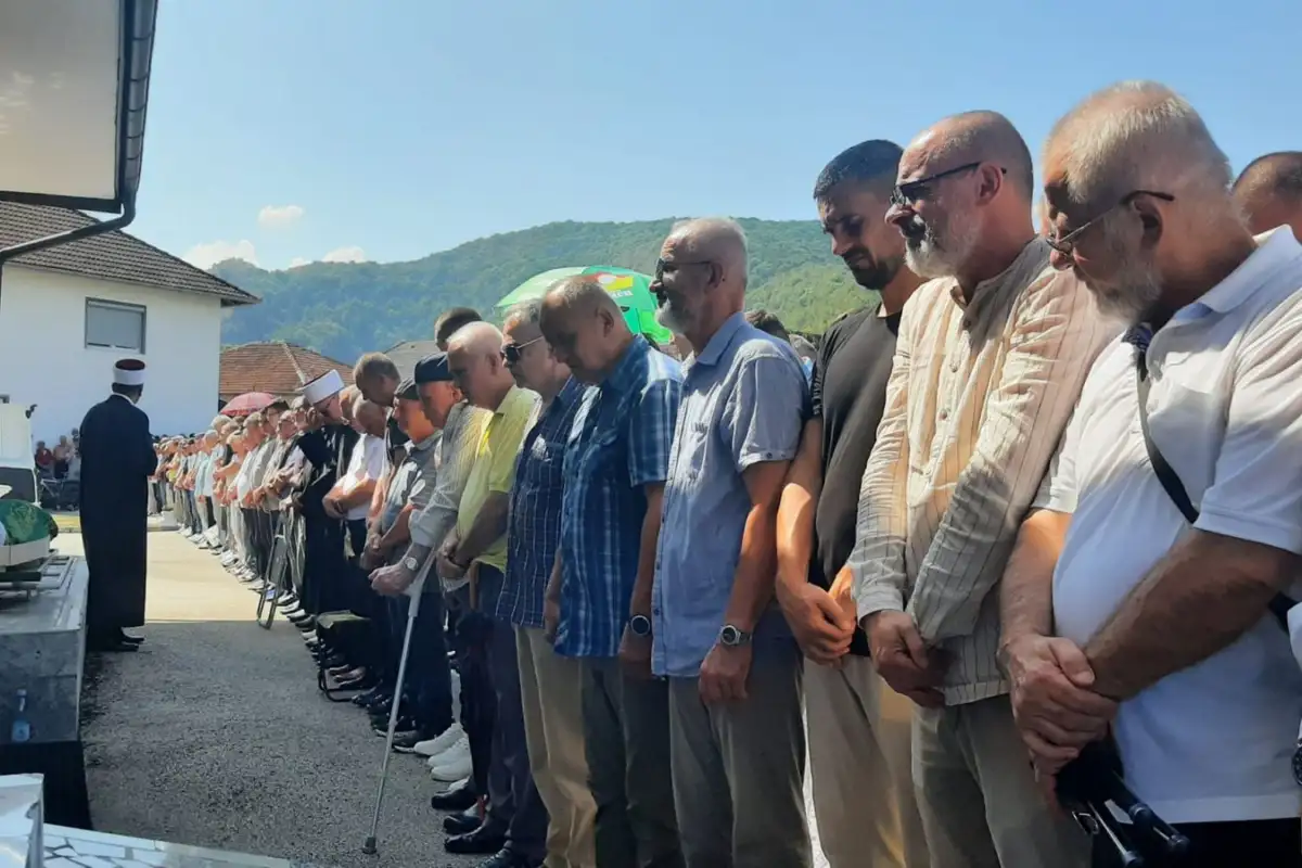 Sanski Most DŽENAZA UBIJENOM DIREKTORU Nijaz Halilović