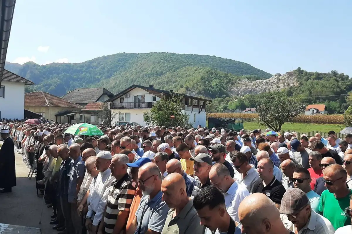 Sanski Most DŽENAZA UBIJENOM DIREKTORU Nijaz Halilović